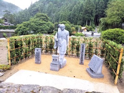 善長寺様　大師背負い阿弥陀如来石像