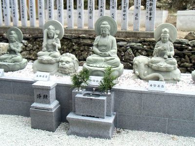 善長寺様　十三仏石像